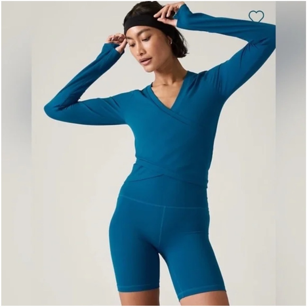 NWT. Athleta Transcend Wrap Long sleeve Top